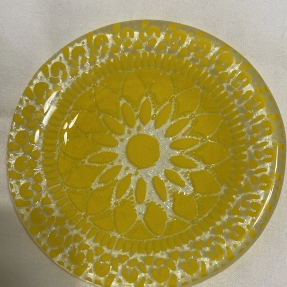 Small glas plates, 4 inches diameter. Unique! Rare! One is orange, one yellow.